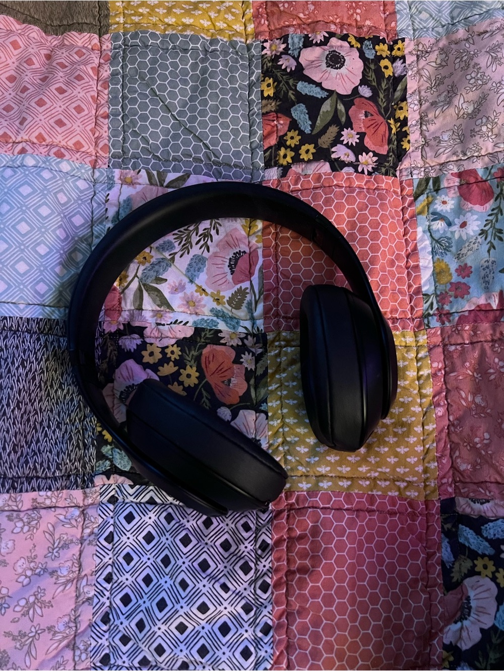 Black Wireless Over-Ear Headphones - Beats Studio 3